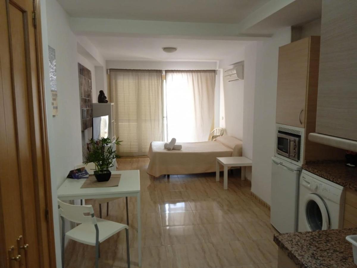 Puerta Del Sol Trm Only Adults Aparts Торремолинос Экстерьер фото